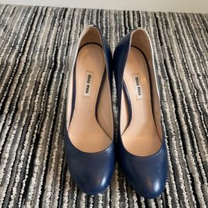 Navy/silver MIU MIU pumps SZ 39.5